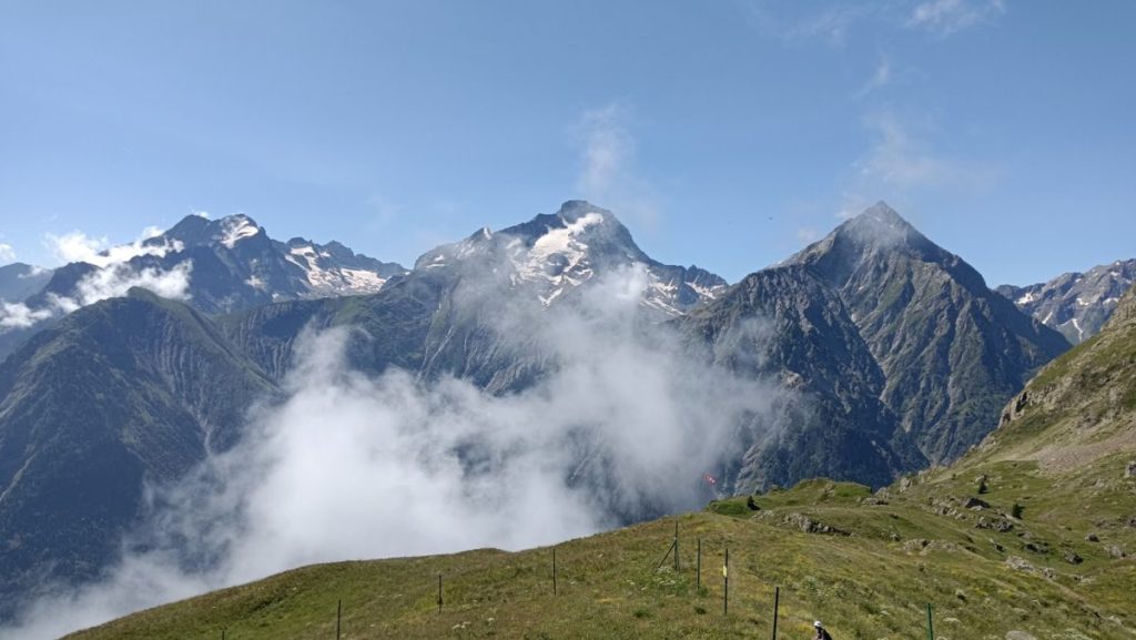 Vue sur l'aiguille de Venosc et la Muzelle aux Deux Alpes