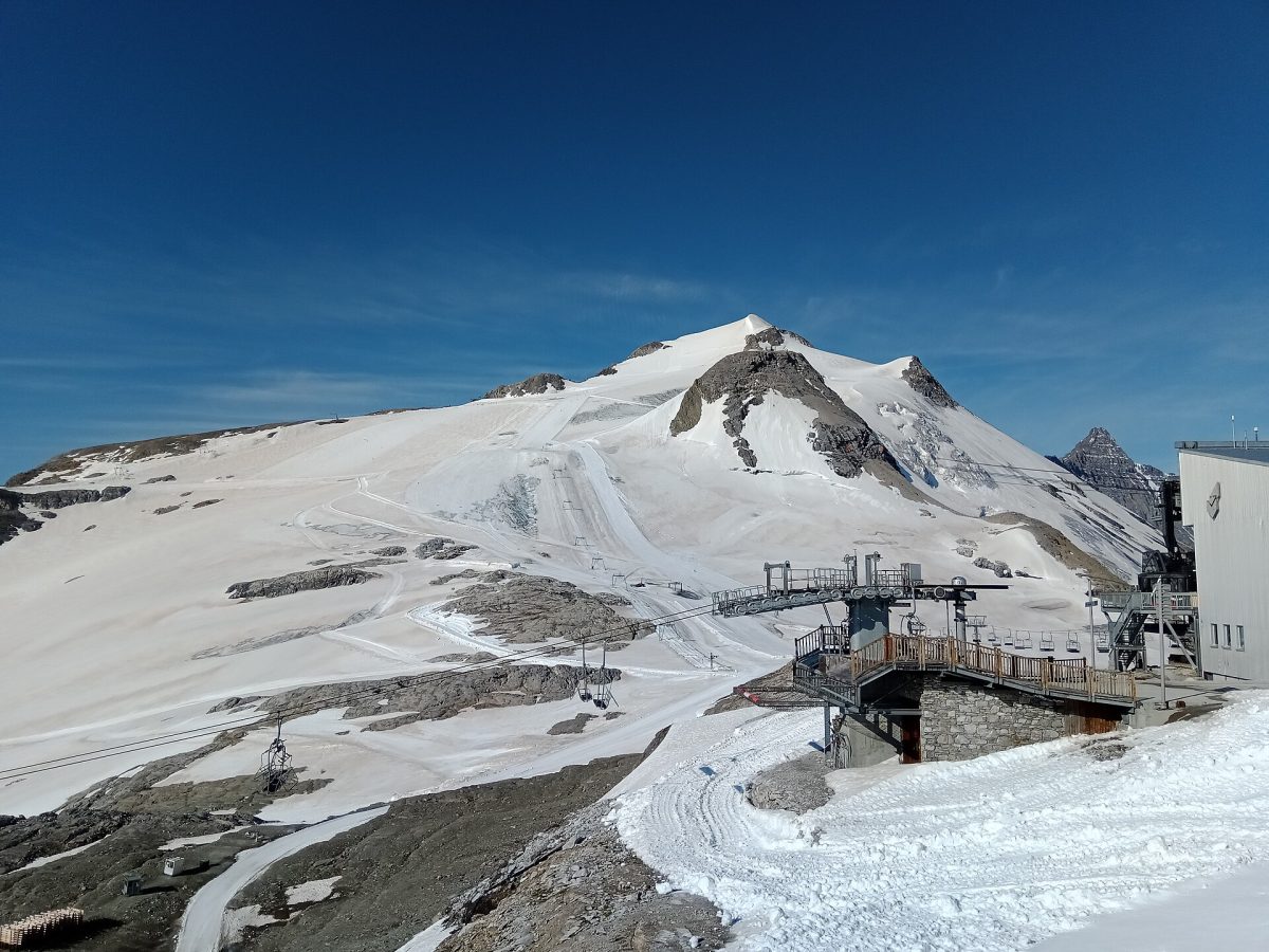 Ski d'été sur le glacier de la Grande Motte à Tignes