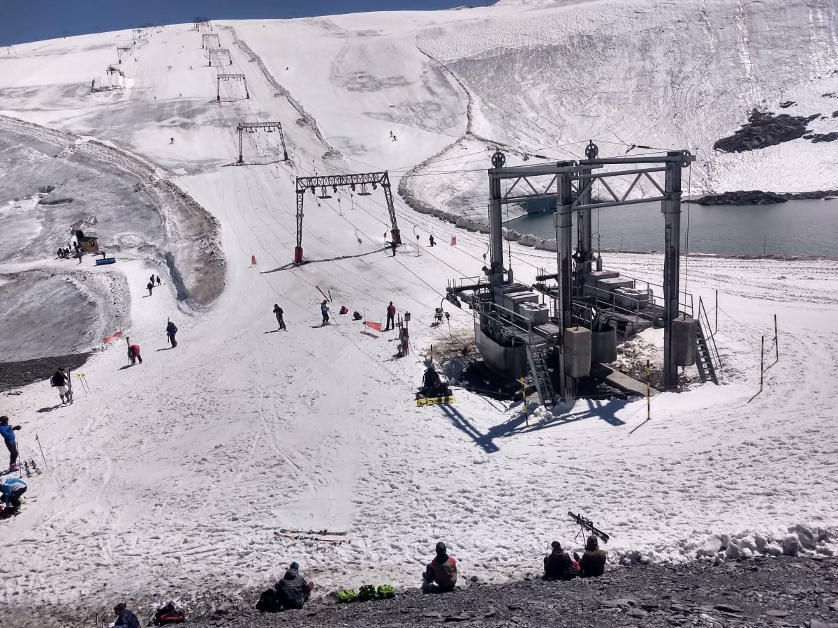 Le domaine skiable de ski d'été sur le glacier du Mont-de-Lans aux Deux Alpes