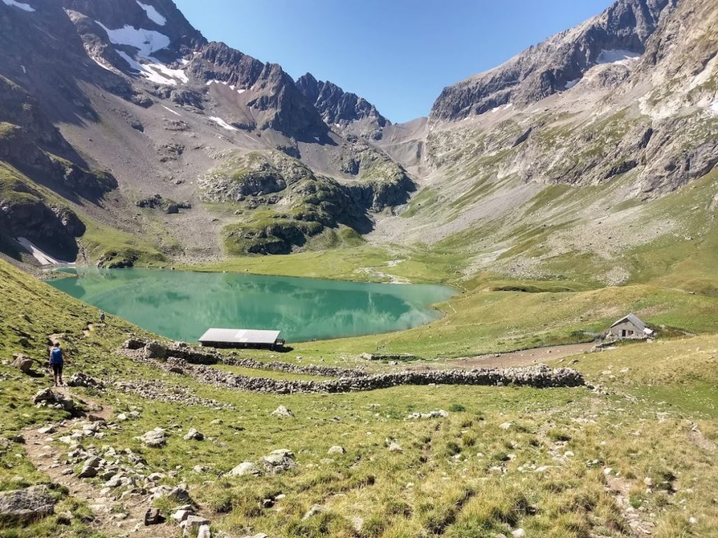 Le lac de la Muzelle et le col de la Muzelle au second plan