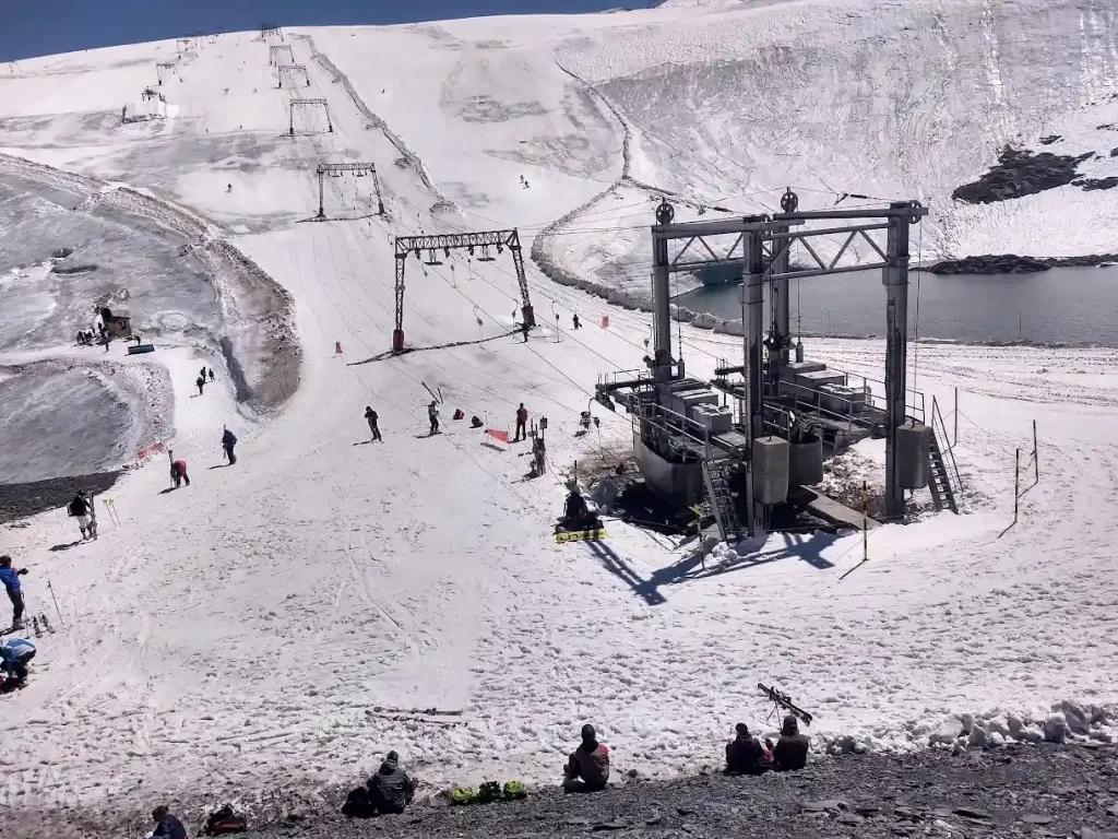 Ski d'été sur le glacier du Mont de Lans