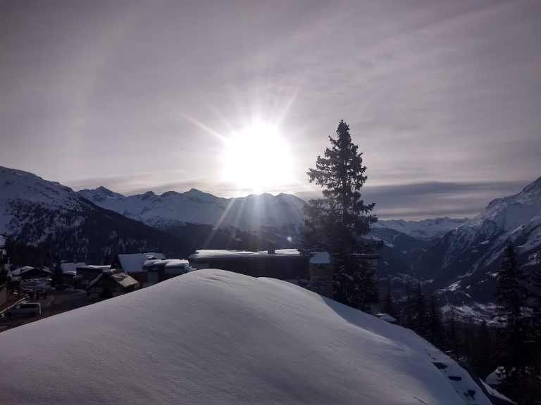 Vue d'une station de ski au mois d'avril