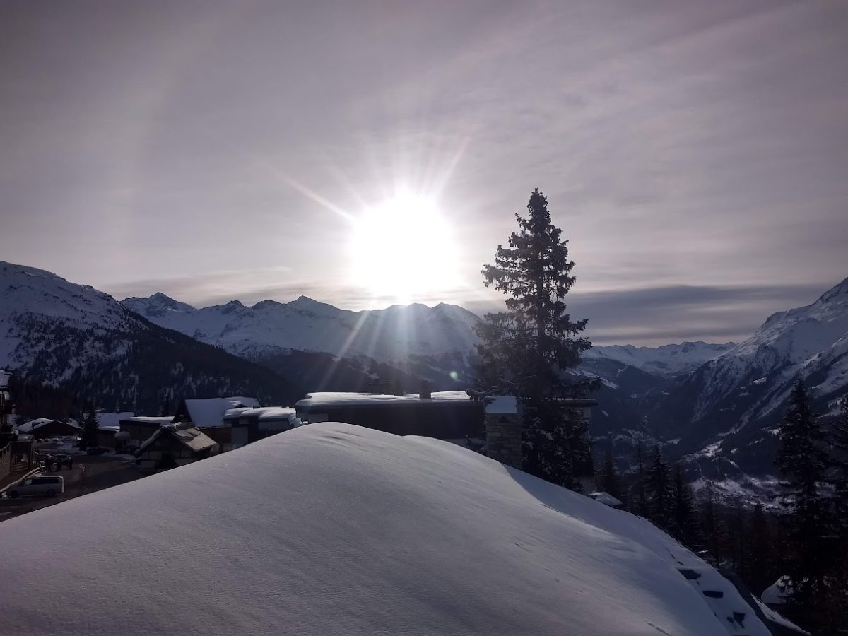 Vue d'une station de ski au mois d'avril