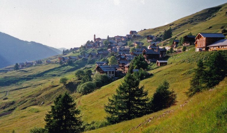 Le village de Saint-Véran, dans le massif du Queyras, plus haut village d'Europe