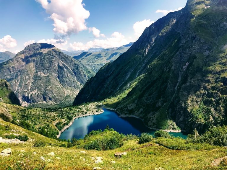 Le lac du Lauvitel dans le parc des Ecrins, à proximité des Deux Alpes