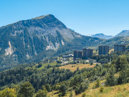 La station du Corbier, en Haute-Maurienne, durant l'été