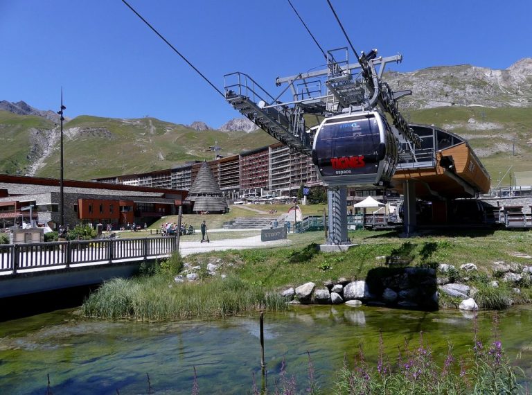 La télécabine de Tovière à Tignes en été