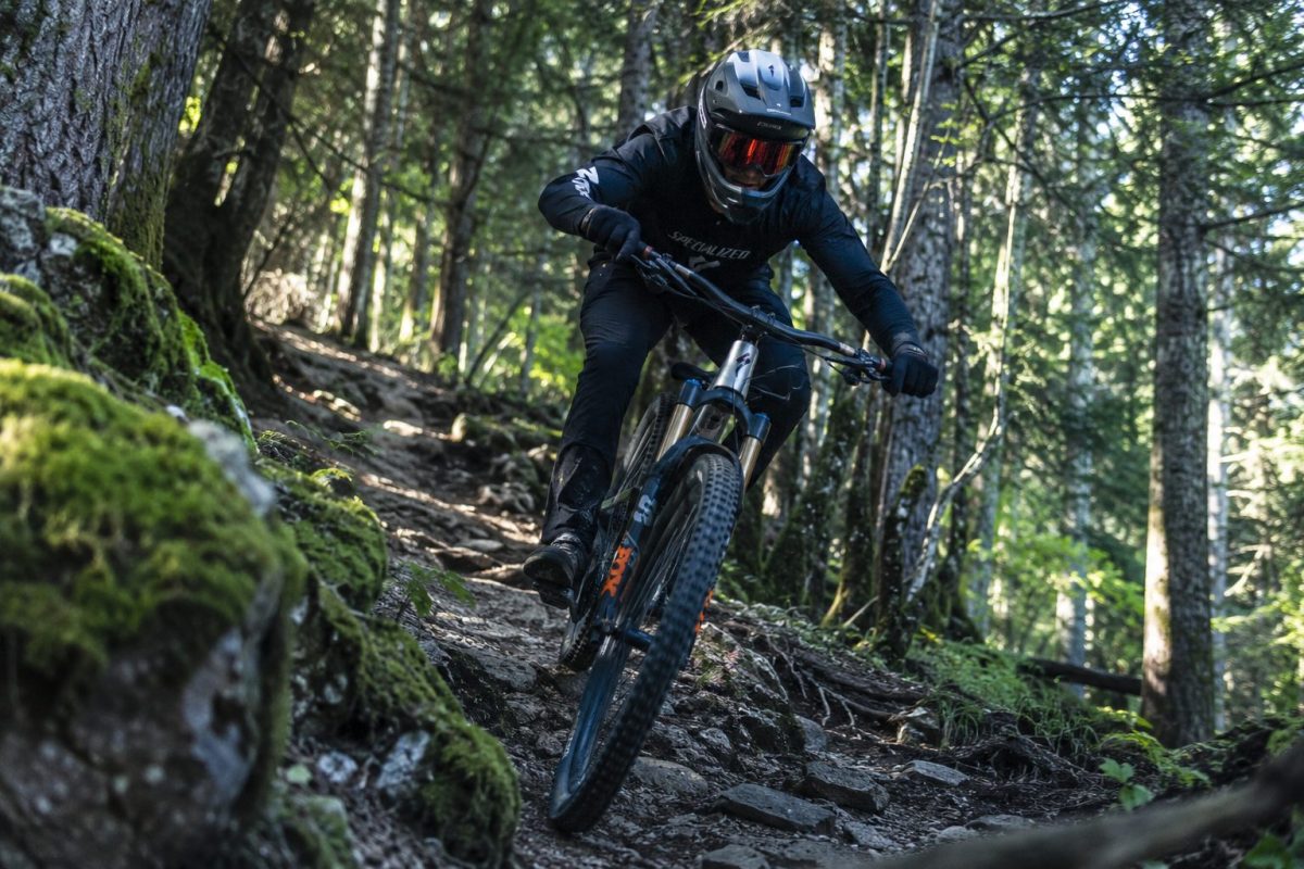 Un vététiste sur le bike park de Métabief
