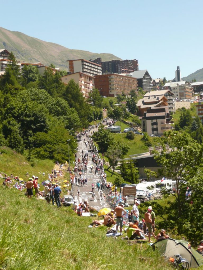 Les derniers virages de la montée de l'Alpe d'Huez lors du Tour de France cycliste