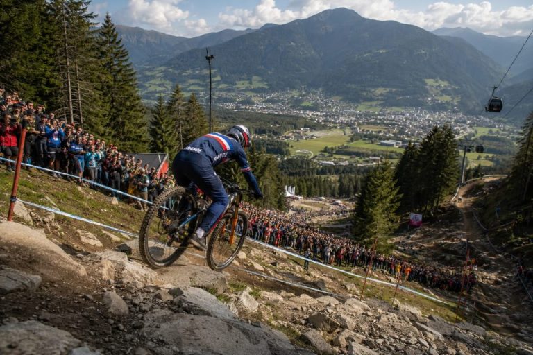 Un vététiste lors des championnats du monde de VTT