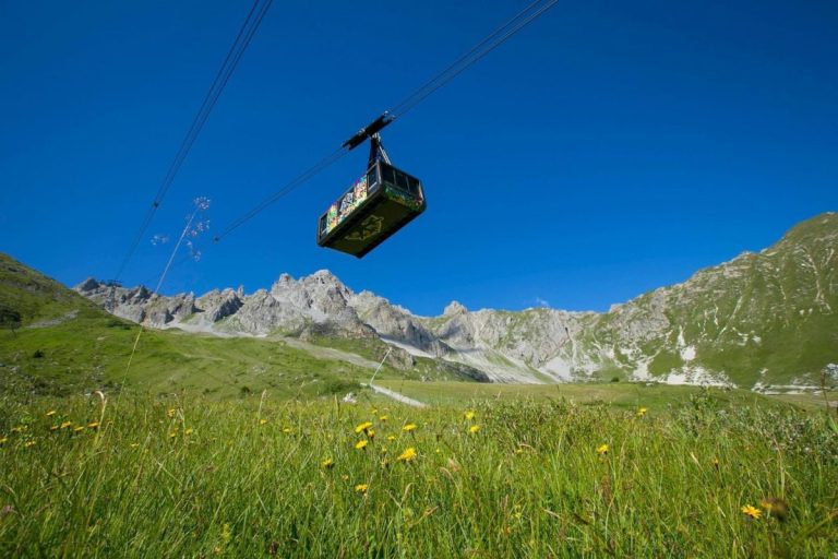 Le téléphérique de la Saulire à Courchevel en été