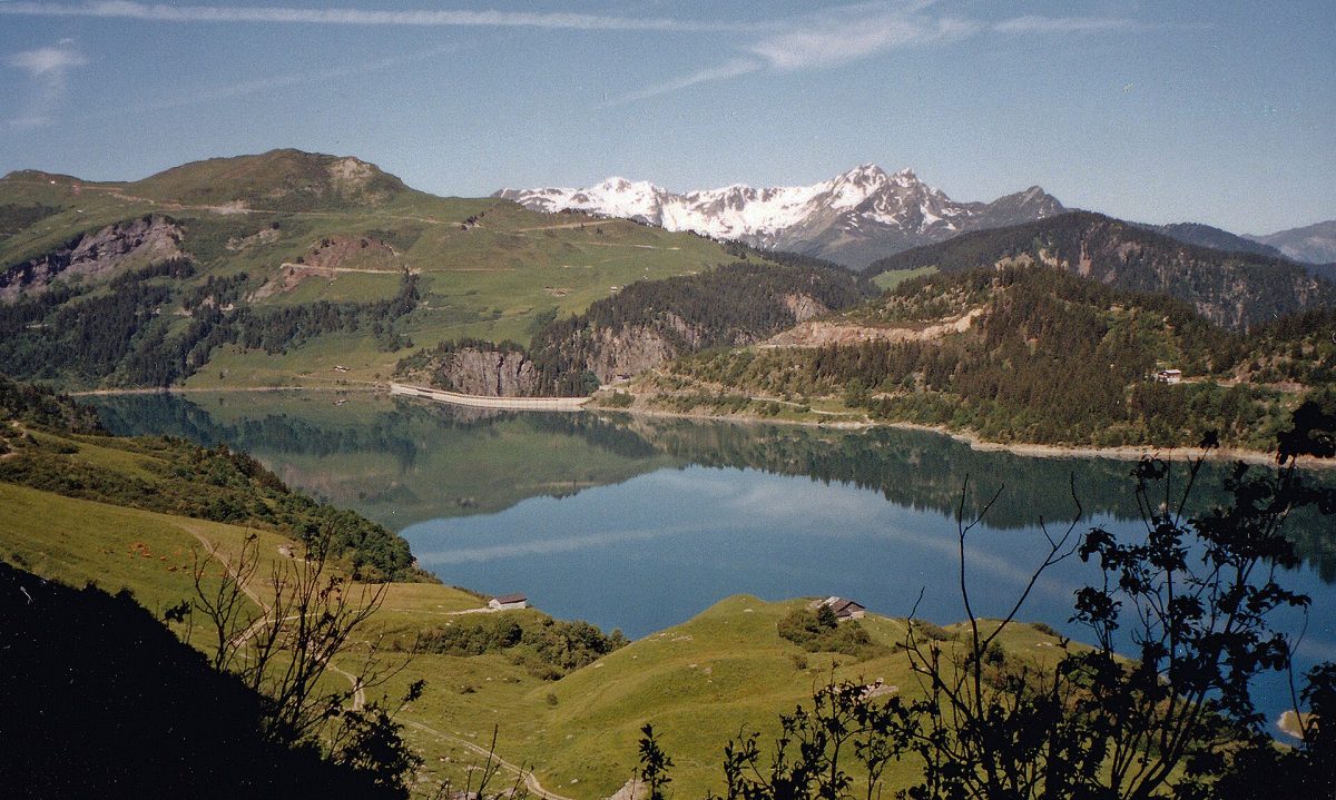 Le lac de Roselend dans le massif du Beaufortain
