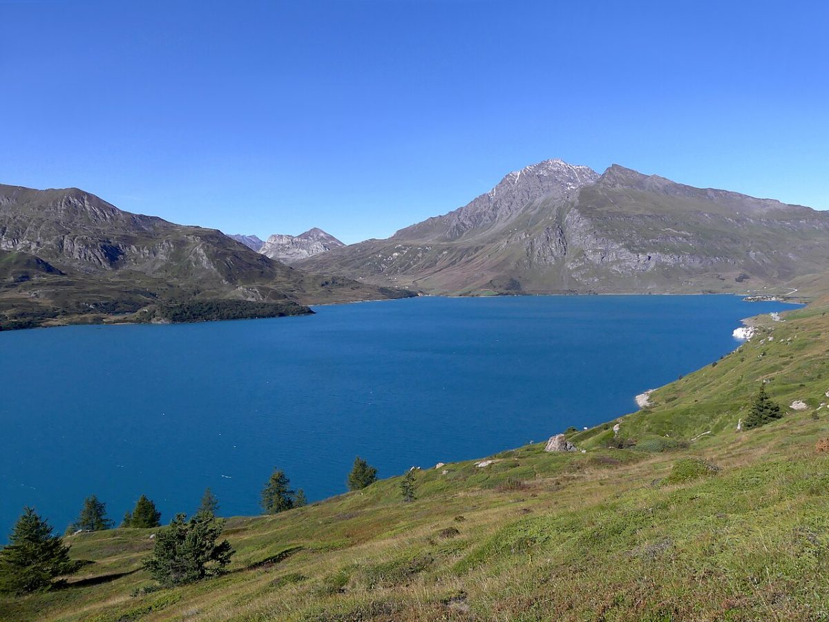 Le lac du Mont-Cenis en été
