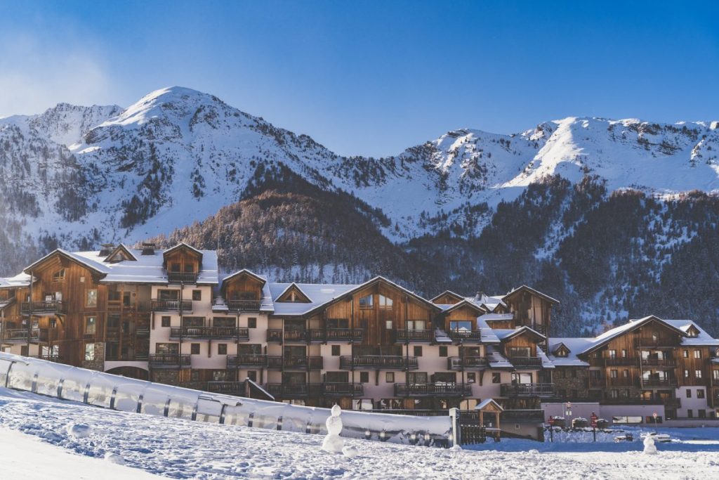 Les Orres 1850 en hiver