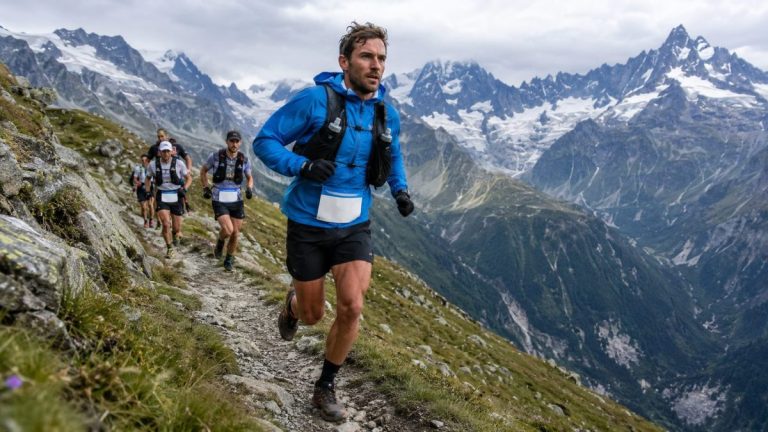 Plusieurs participants de la CCC lors de l'UTMB 2026