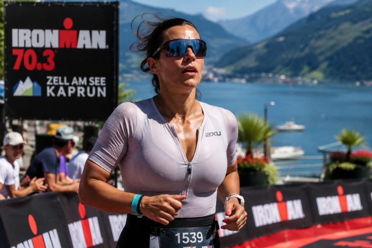 Une femme qui participe à l'Ironman de Zell am see 2026