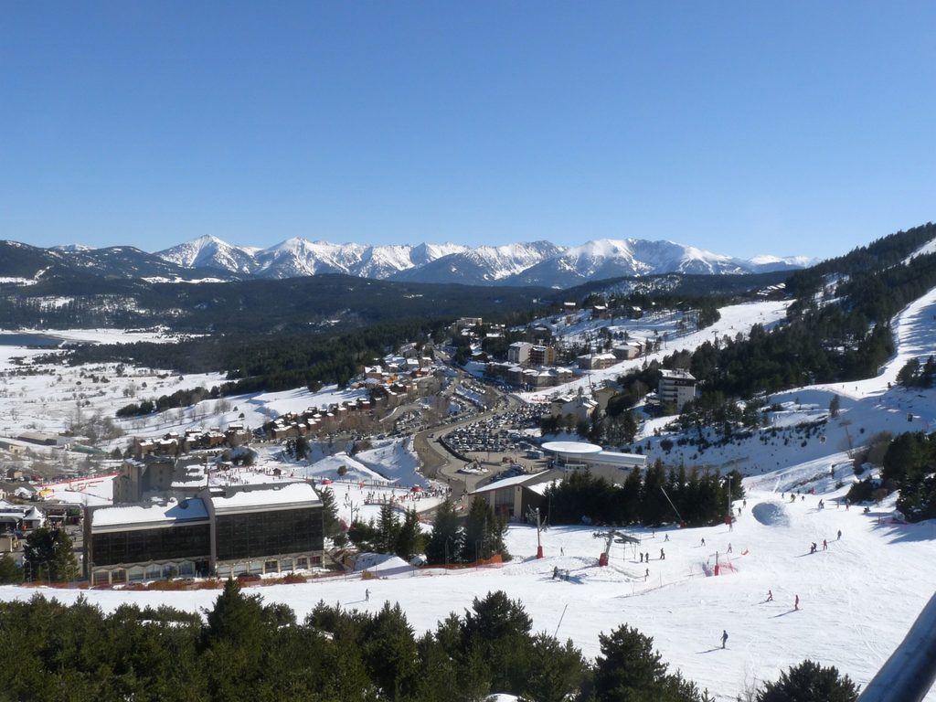 Le domaine skiable des Angles en hiver