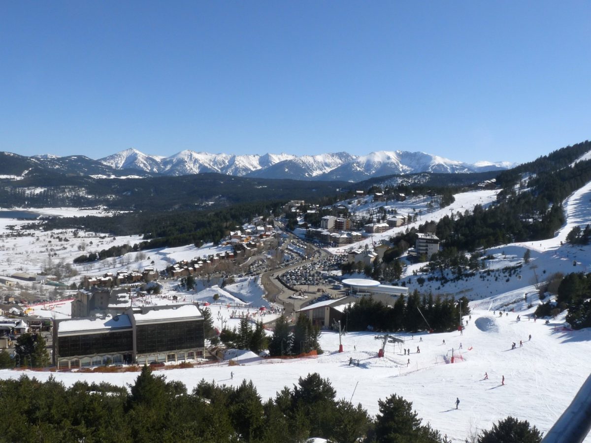 Le domaine skiable des Angles en hiver
