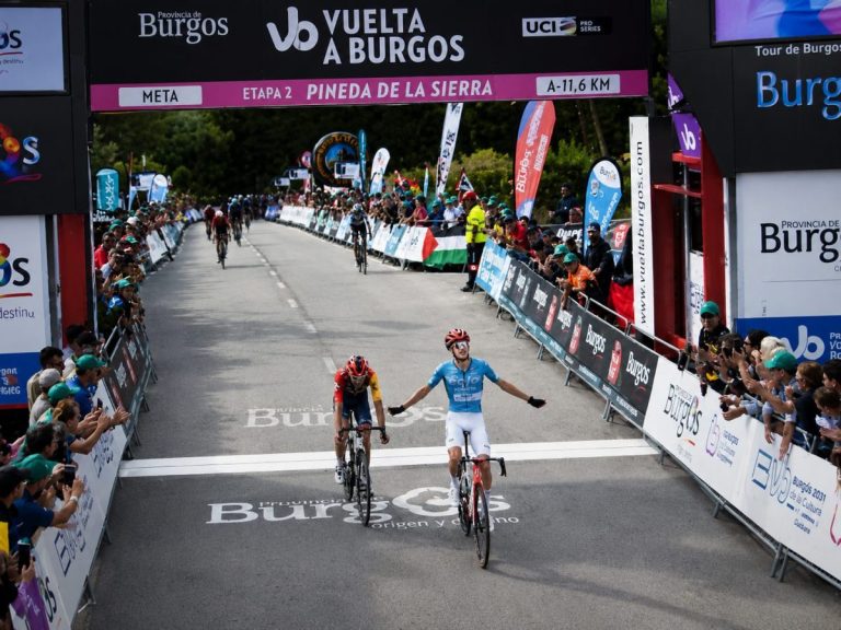 Oscar Onley, victorieux dans la deuxième étape du Tour de Burgos 2026