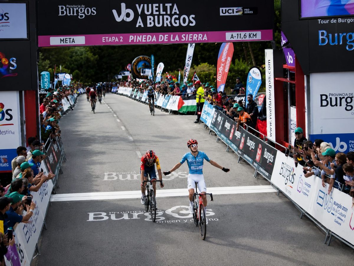 Oscar Onley, victorieux dans la deuxième étape du Tour de Burgos 2026