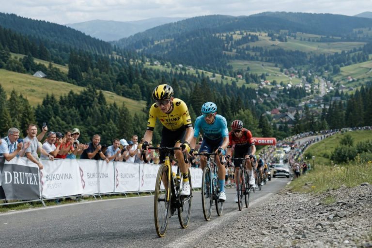 Septième étape du Tour de Pologne avec les coureurs au premier plan