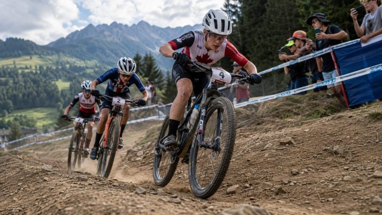 Un concurrents des championnats du monde VTT XCO Juniors à Val Di Sole
