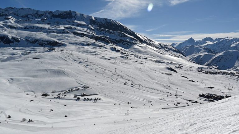 Les remontées mécaniques de l'Alpe d'Huez Grand Domaine en hiver