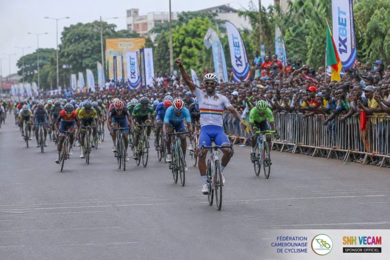 LE peloton à l'arrivée du Grand Prix d'Ongola 2026