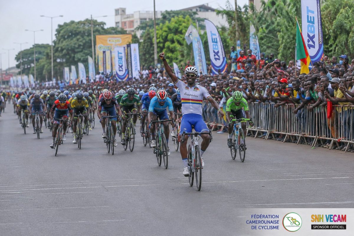 LE peloton à l'arrivée du Grand Prix d'Ongola 2026