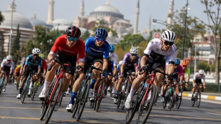 Le peloton du Tour d'Istanbul 2026