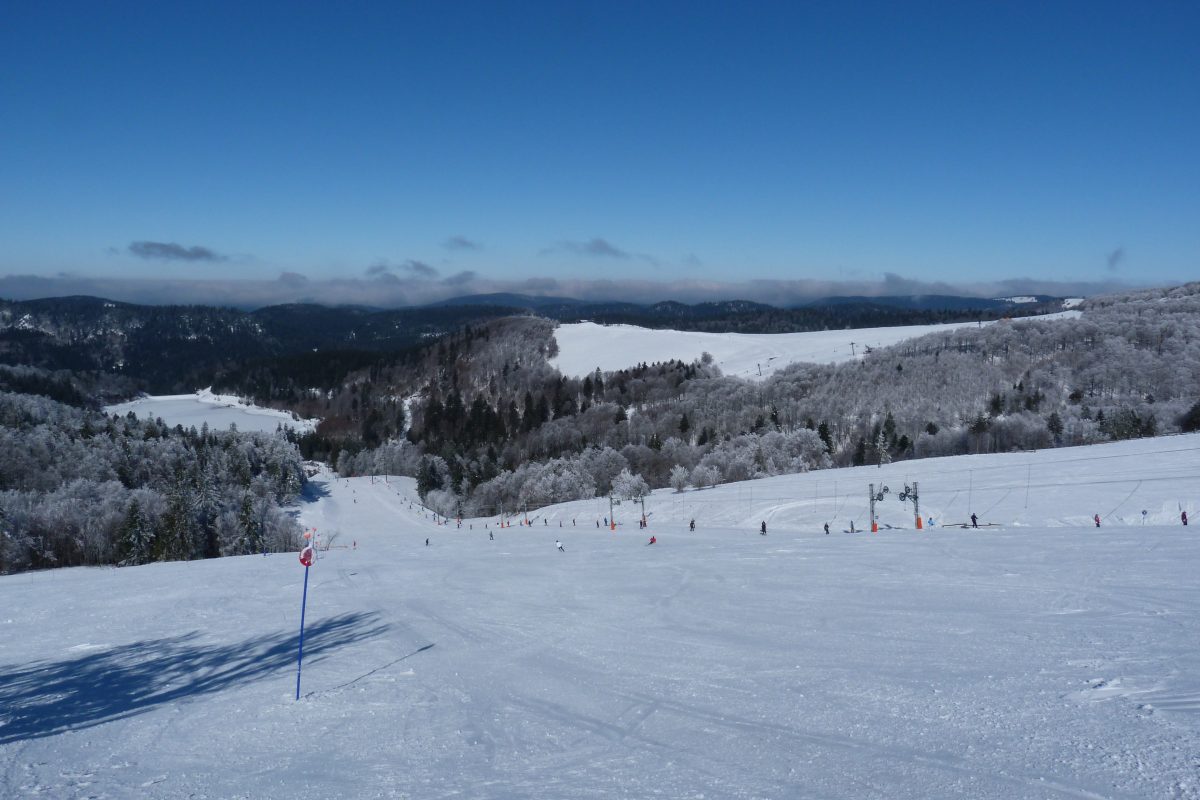 Les téléskis et les pistes du Kastelberg à la Bresse Hohneck
