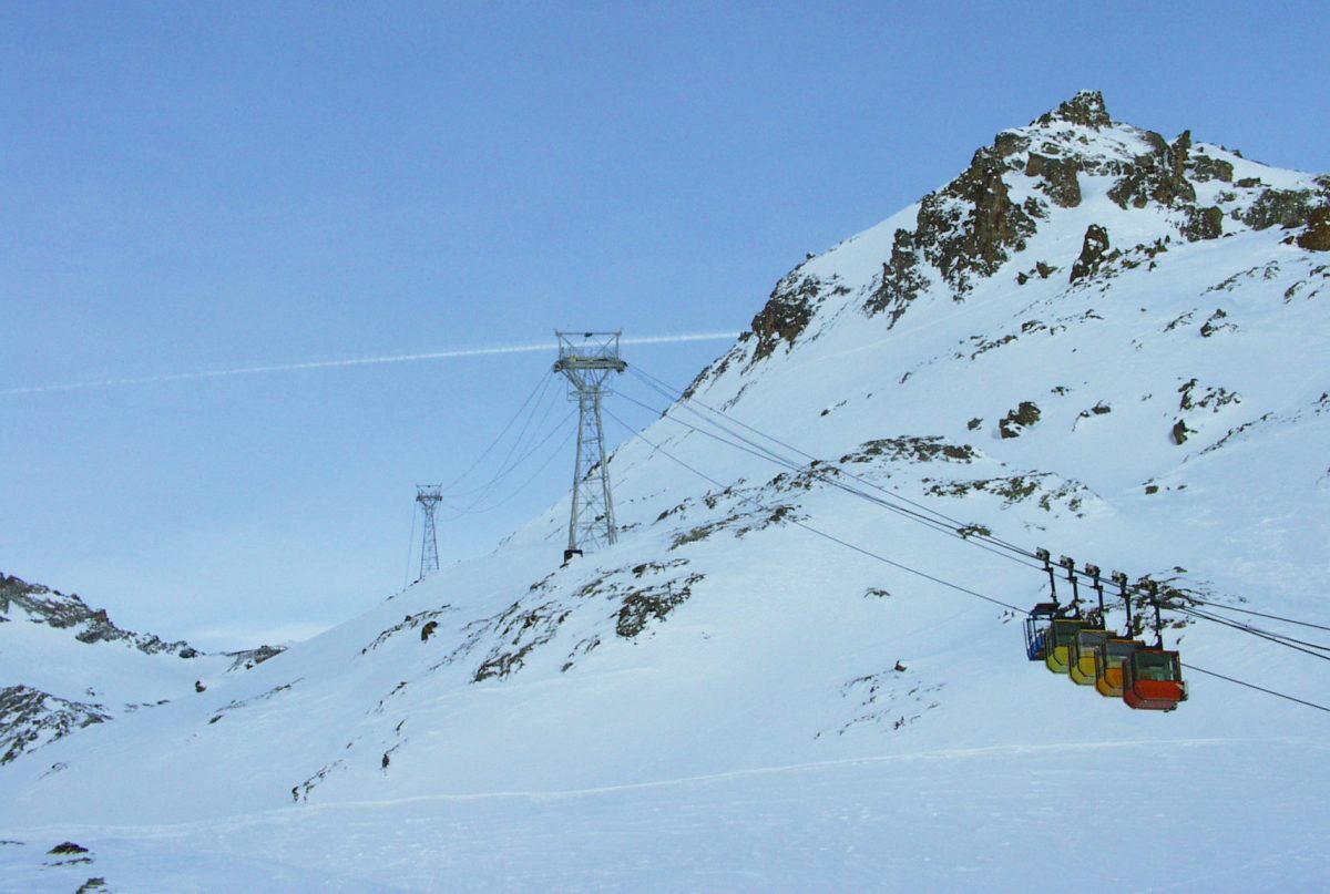 Le téléphérique de la Grave dans les Vallons de la Meije.