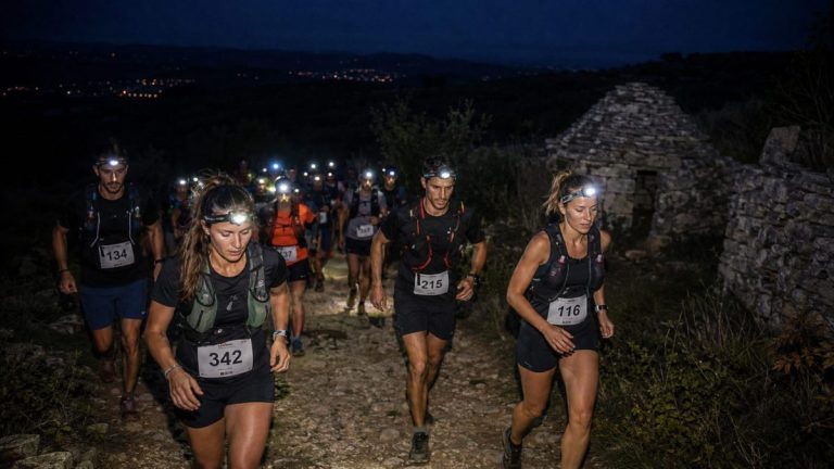 Des coureurs et coureuses participant à la Nuit des Carbones 2026