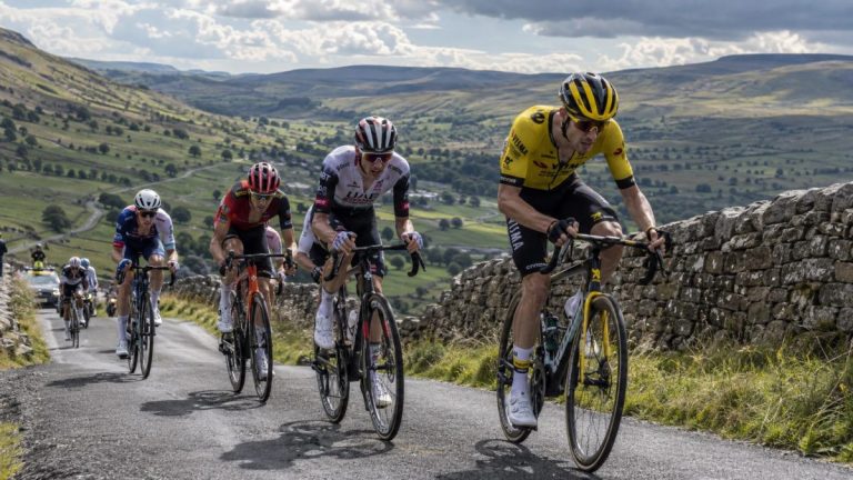Le peloton du Tour de Grande-Bretagne 2026