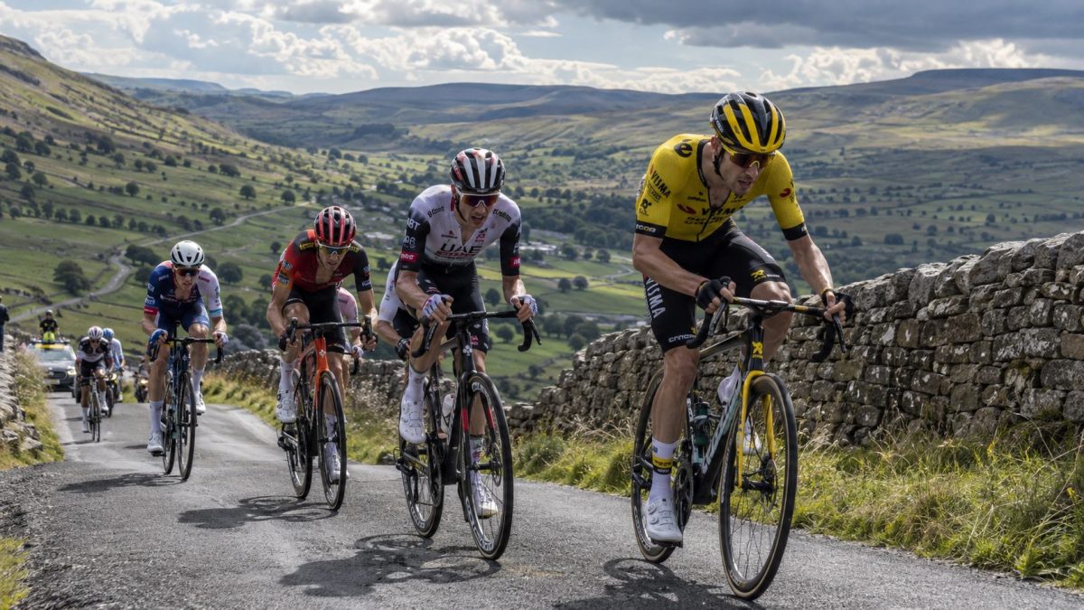 Le peloton du Tour de Grande-Bretagne 2026