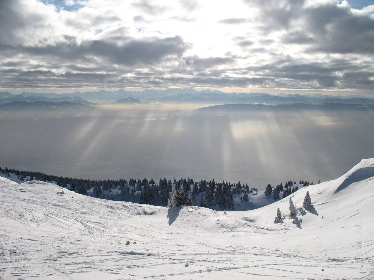 Vue hivernale depuis les pistes de Lélex-Crozet dans la station Monts Jura