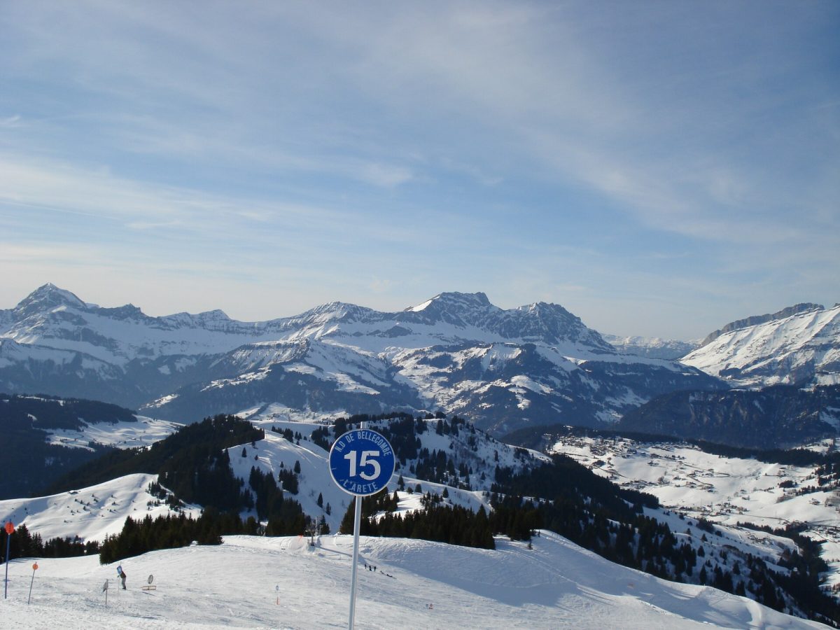 Domaine skiable de Praz-sur-Arly enneigé dans l’Espace Diamant
