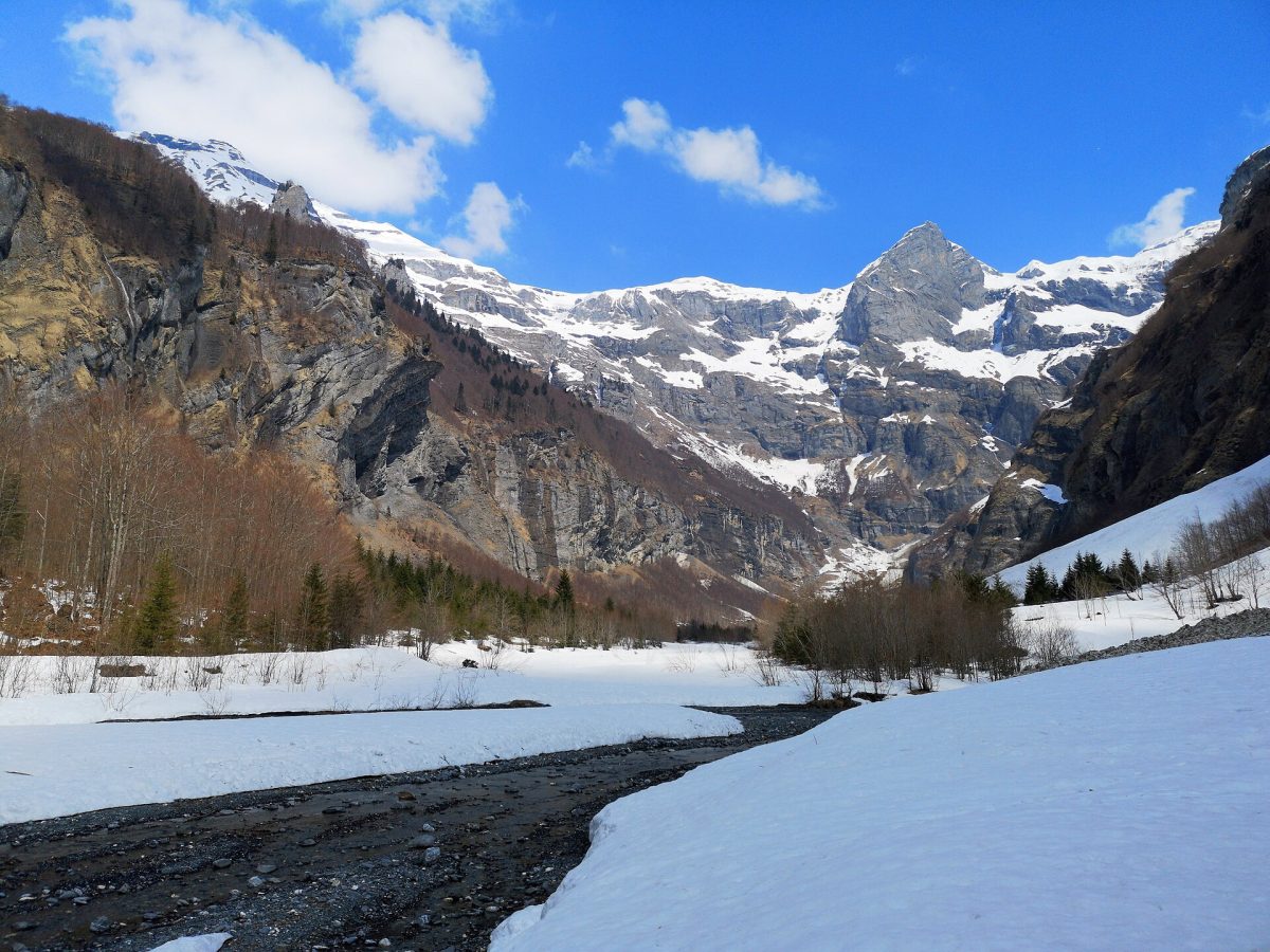 Cirque du Fer-à-Cheval enneigé en hiver à Sixt-Fer-à-Cheval